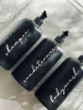Lade das Bild in den Galerie-Viewer, Seifenspender Schwarz Matt 500ml im Set

